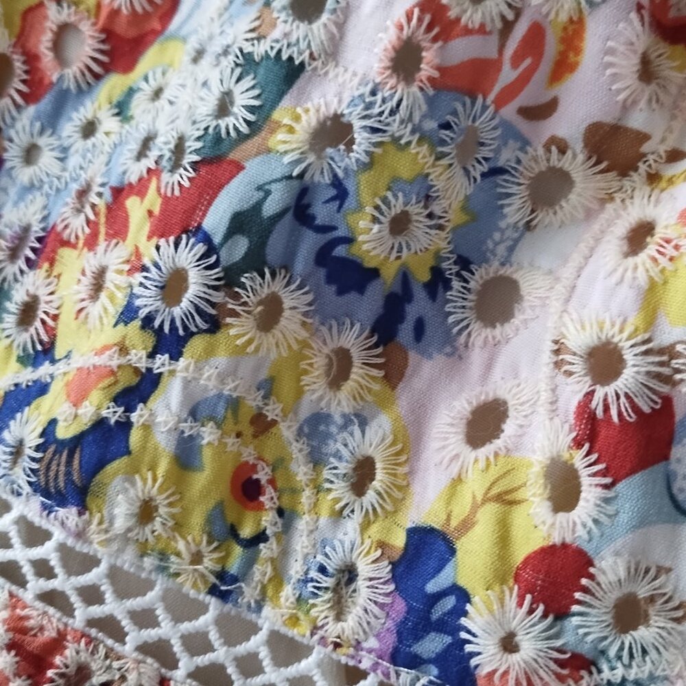 Embroidered Floral En Saison Top - Picture 3 of 5